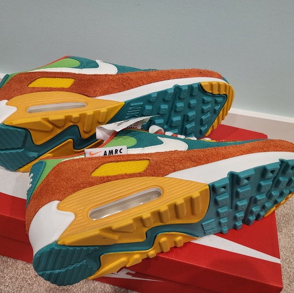 Nike Air Max 90 SE Running Club DC9336-300 Sz 10- Brand New! - Picture 5 of 6